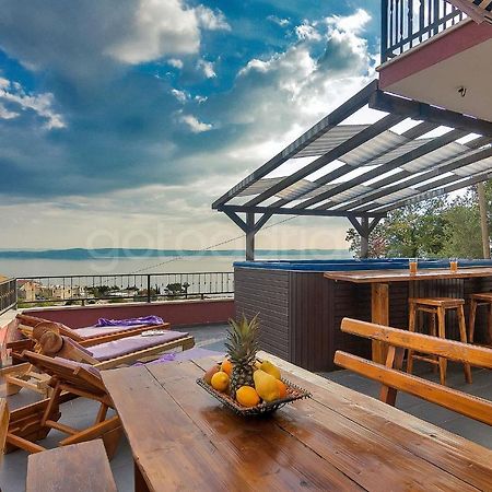 Holiday Home Darius With Hot Tub Makarska Eksteriør bilde